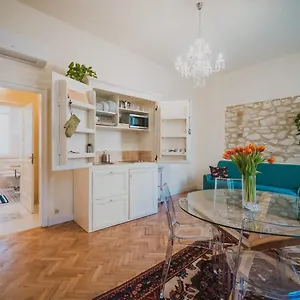 https://casa-elle.hotelinveneto.com